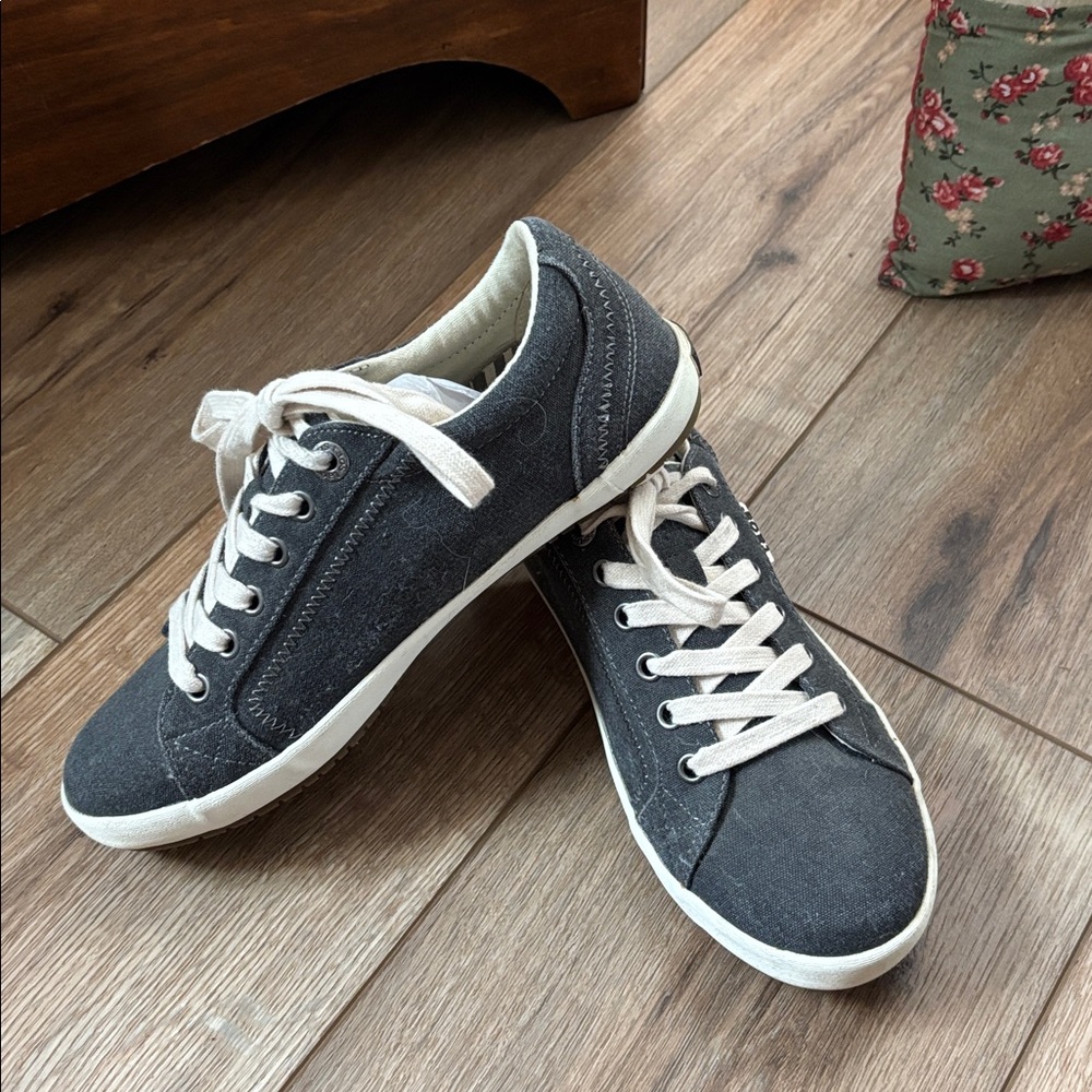 Casual Gray Lace-Up Sneakers(Taos) - Picture 2 of 5